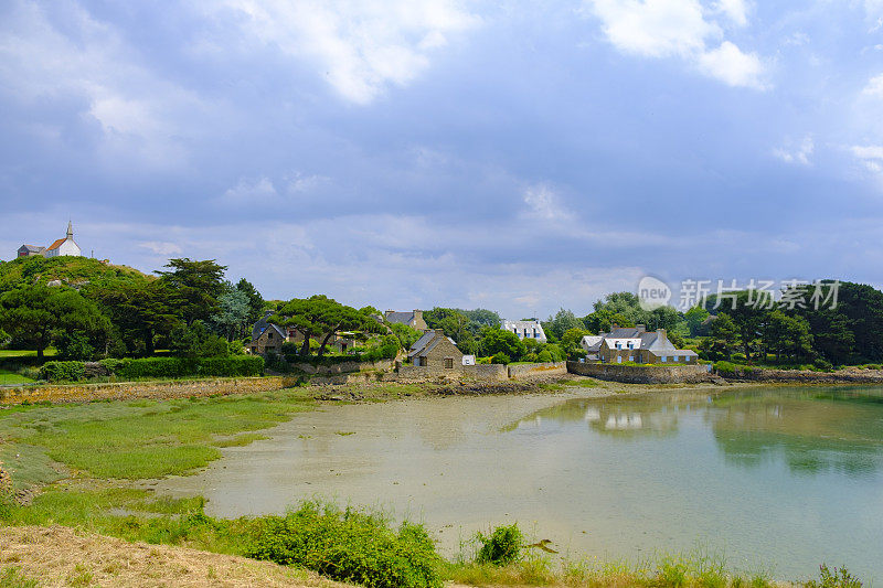 在法国布列塔尼Côtes d'Armor的Bréhat岛在夏天